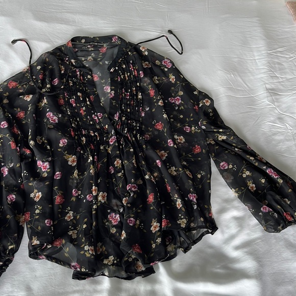 Guess M sheer black /floral blouse - Picture 1 of 4